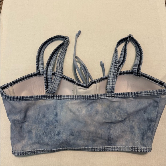 Women’s size 4 swimsuit top - Picture 2 of 3